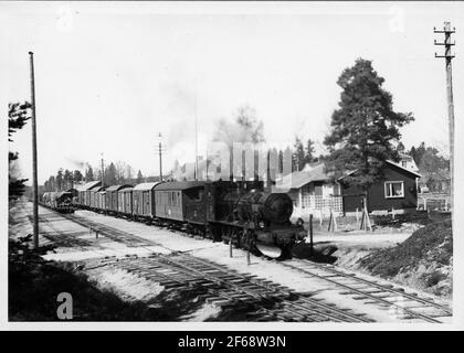 Treno merci guidato dalle ferrovie dello stato, SJ GP 3041 alla stazione di Älghult. Foto Stock