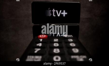 Apple TV - volo su TV telecomando - CITTÀ DI FRANCOFORTE, GERMANIA - 29 MARZO 2021 Foto Stock