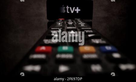 Apple TV - volo su TV telecomando - CITTÀ DI FRANCOFORTE, GERMANIA - 29 MARZO 2021 Foto Stock