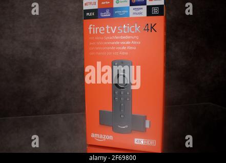 Amazon Fire TV Stick 4k in primo piano - CITTÀ DI FRANCOFORTE, GERMANIA - 29 MARZO 2021 Foto Stock