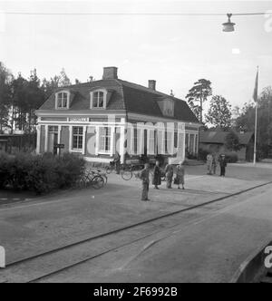 La stazione ferroviaria di Bromölla dopo l'ampliamento a binari nomali. Durante gli anni '50, SJ ha effettuato un allargamento a normali piste sulle strette piste dei sentieri costieri di Blekinge. Nel 1954 fu completato il tratto di Kristianstad-Karlshamn. Foto Stock