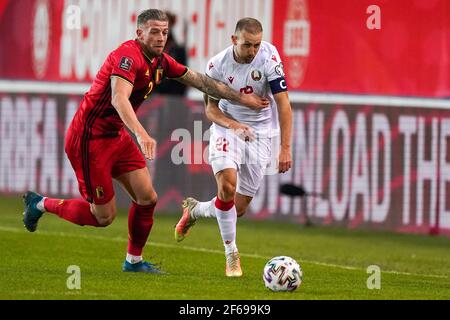 LEUVEN, BELGIO - MARZO 30: Toby Alderweireld del Belgio e Igor Stasevich della Bielorussia durante la Coppa del mondo FIFA 2022 Qatar Qualifier match tra Be Foto Stock