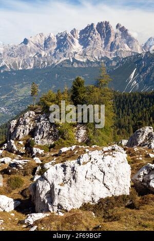 Vista del Cristallo Gruppe, vicino a Cortina d Ampezzo, Alpi Dolomiti montagne, Italia Foto Stock