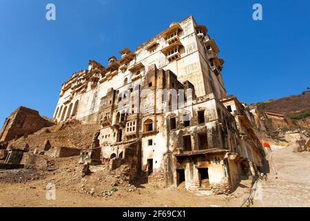 Fortezza di Taragarh nella città di Bundi, tipica fortezza medievale nel Rajasthan, India Foto Stock