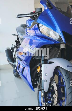 Lima, Perù - 30 marzo 2021: Negozio di moto Yamaha, Yamaha R3 v2 abs Foto Stock