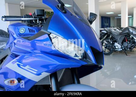 Lima, Perù - 30 marzo 2021: Negozio di moto Yamaha, Yamaha R3 v2 abs Foto Stock