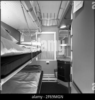 Ferrovie statali, SJ WLAB06. Design interno e attrezzature in coupé dormiente. Posti letto con tre letti. Foto Stock
