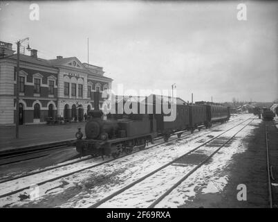 NOJ LOK 11. Locomotiva a vapore con autovetture. La locomotiva è stata fabbricata circa 1860 da Manning Wardle e Co Leeds in Inghilterra, numero di fabbricazione MW 325. Il primo nome fu Clark.1870 venduto a NOV, Nässjö - Oskarshamn ferrovia ottenuto cucciolata Noj 11, e nuovo nome Storebro. È stato demolito nel 1928. Foto Stock