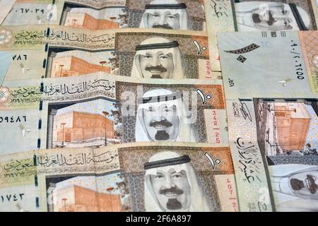 Closeup della banconota da 10 riyals Saudita, il riyal Saudita è la valuta dell'Arabia Saudita, fuoco selettivo del regno Saudita dieci riyals contanti Foto Stock