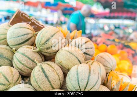 Cavaillon melone sul mercato alimentare di strada Provencal Francia Foto Stock