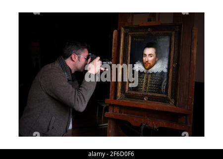 Svelato oggi, un ritratto di William Shakespeare dipinto nel 1610, si ritiene che sia l'unica foto sopravvissuta di William Shakespeare dipinta nella sua vita.il ritratto sarà esposto al Shakespeare Birthplace Trust a Stratford-upon-Avon il 23 aprile 2009.Fotografia di David Sandison Foto Stock