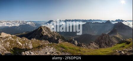 Vista panoramica sulla montagna Erlspitze e Freiungen in Tirolo, Austria Foto Stock