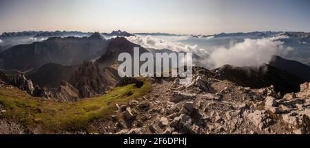 Vista panoramica sulla montagna Erlspitze e Freiungen in Tirolo, Austria Foto Stock