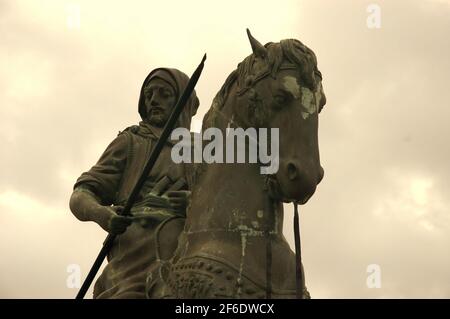 Tariq bin Ziyad statua. Guerriero algerino. Conosciuto nella storia spagnola e leggenda come Taric el Tuerto Foto Stock
