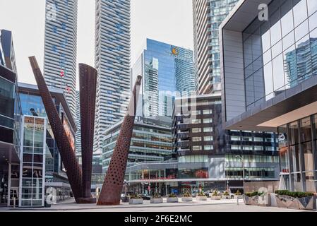 Empty Maple Leaf Square vicino alla Scotiabank Arena a causa di La pandemia di Covid-19 Foto Stock