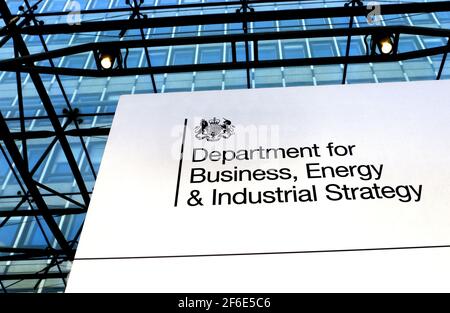 Londra, Inghilterra, Regno Unito. Dipartimento governativo di Affari, energia e strategia industriale al 1 Victoria St, Westminster. Foto Stock