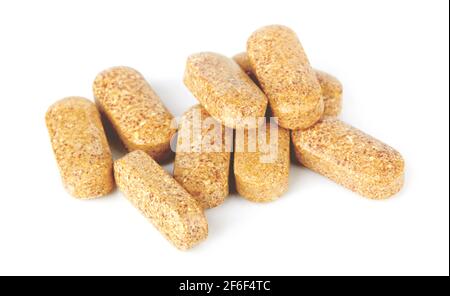 Pillole di vitamine isolate su uno sfondo bianco Foto Stock