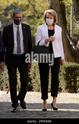 La regina Mathilde del Belgio ha ritratto durante una visita reale all'associazione chiamata ASEB, associazione per la solidarietà degli studenti in Belgio che deliv Foto Stock