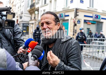 Parigi, Francia. 11 Marzo 2021. Francis Lalanne partecipa ai funerali di Patrick Dufond nella chiesa di St Roch il 11 marzo 2021 a Parigi, Francia. Foto Stock