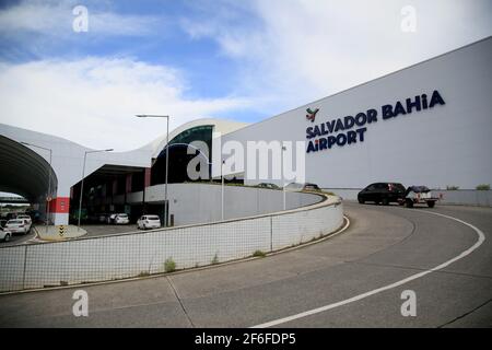 salvador, bahia, brasile - 23 dicembre 2020: Facciata dell'aeroporto internazionale della città di Salvador. La sede è amministrata da Vinci Airpor Foto Stock