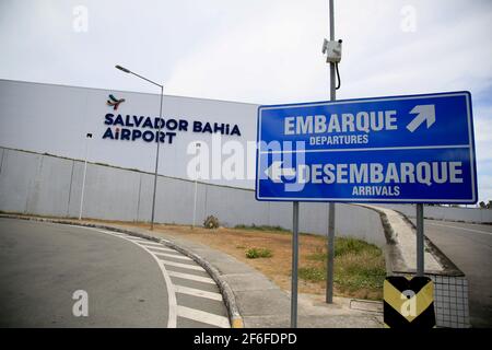 salvador, bahia, brasile - 23 dicembre 2020: Facciata dell'aeroporto internazionale della città di Salvador. La sede è amministrata da Vinci Airpor Foto Stock