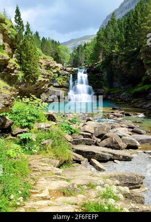 Cascata di Ordesa e Parco Nazionale del Monte Perdido. Pirenei montagna. Provincia di Huesca, Spagna. Foto Stock
