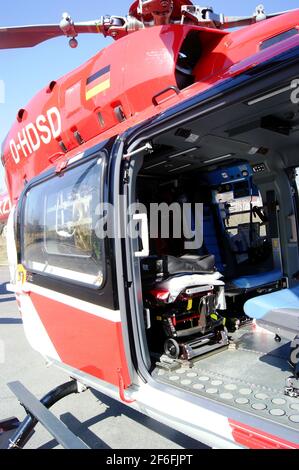 Der Helicopter Christoph Berlin D-HDSD, Airbus Helicopters H145, der Deutsche Rettungsflugwacht DRF am 31 März 2021 in Berlin-Spandau Foto Stock