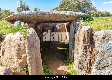 El Pozuelo complesso megalitico dolmen a Huelva, Andalusia, Spagna. Dolmen numero 5 Foto Stock