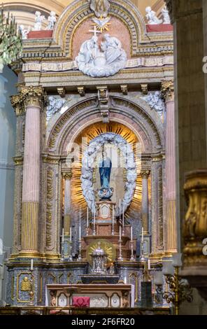 Santuario di nostra Signora di Sameiro, Braga, Portogallo, 18 ° secolo. La statua della Vergine Immacolata fu scolpita a Roma, benedetta da Papa Pio IX Foto Stock