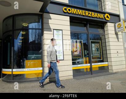 Ramo della Commerzbank a Berlino, Germania Foto Stock