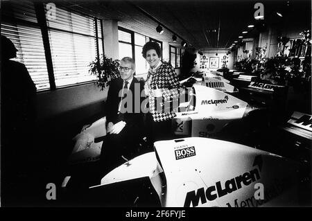 john Major e la moglie norma alla McLaren lavora a. Woking sui primi giorni pieni di campagna Foto Stock