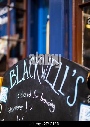 Blackwell's è chiuso per Browsing, Blackwell's Sign, Blackwell's Bookshop, Oxford, Oxfordshire, Inghilterra, Regno Unito, GB. Foto Stock