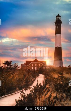 Splendido faro di Fire Island al tramonto, Long Island, New York Foto Stock