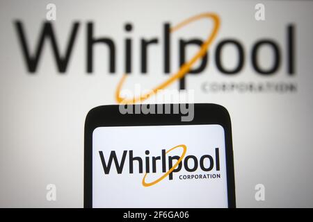 Ucraina. 31 Marzo 2021. In questa illustrazione fotografica, il logo Whirlpool Corporation viene visualizzato sullo schermo di uno smartphone e di un pc. (Foto di Pavlo Gonchar/SOPA Images/Sipa USA) Credit: Sipa USA/Alamy Live News Foto Stock