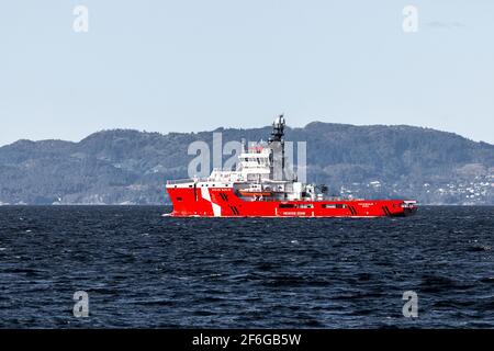 Nave di sicurezza in standby offshore Ocean Marlin a Byfjorden, fuori Bergen, Norvegia. Foto Stock