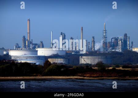 Cracking,Towers,Oil,Tank,raffineria,Fawley,Hampshire,Inghilterra,Regno Unito, Foto Stock