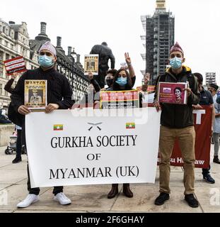 Londra, Regno Unito. 31 Marzo 2021. LONDRA, REGNO UNITO. 31 MARZO: Una protesta contro il colpo di stato militare in Myanmar si svolge in Piazza del Parlamento, Londra, mercoledì 31 marzo 2021 (Credit: Tejas Sandhu | MI News) Credit: MI News & Sport /Alamy Live News Foto Stock