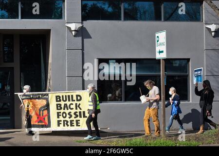 Una protesta contro il gasdotto della linea 3 delle sabbie bituminose, a Eugene, Oregon, USA. Foto Stock