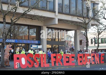 Una protesta contro il gasdotto della linea 3 delle sabbie bituminose, a Eugene, Oregon, USA. Foto Stock