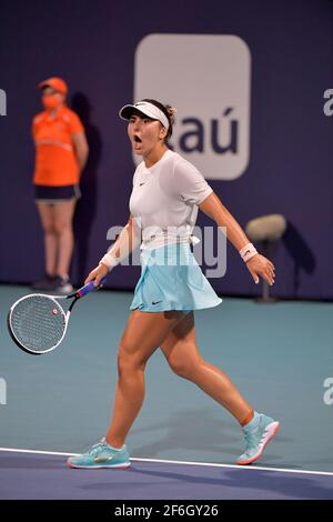 MIAMI GARDENS, FL - MARZO 31: (NESSUNA VENDITA A NEW YORK POST) Bianca Andreescu del Canada sconfigge Sara Sorribes Tormo della Spagna il giorno 10 del Miami Open il 31 Marzo 2021 all'Hard Rock Stadium di Miami Gardens, Florida persone: Bianca Andreescu Credit: Storms Media Group/Alamy Live News Foto Stock