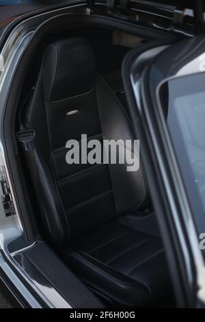 L'interno dei sedili riscaldati multifunzione in pelle nera con cuciture a mano Di UNA Mercedes Benz SLS AMG 2009 Foto Stock