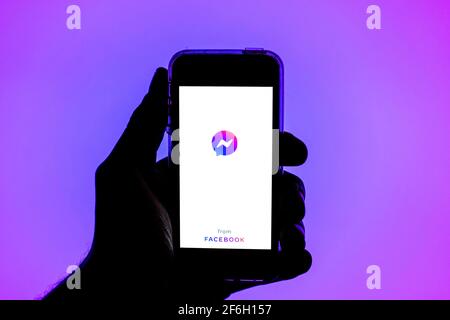 In questa illustrazione della foto, l'applicazione Facebook Messenger visualizzata sullo schermo di uno smartphone. Foto Stock
