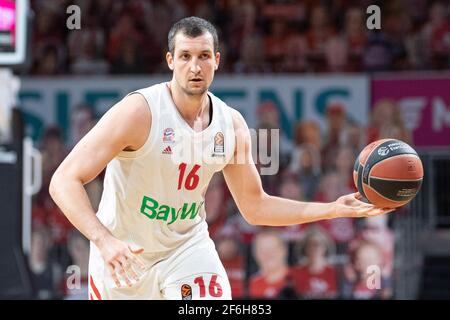 Monaco, Germania. 30 Marzo 2021. Pallacanestro: Eurolega, FC Bayern München - Fenerbahce Istanbul all'Audi Dome. Paul Zipser di Bayern Monaco gioca la palla. Credit: Attias Balk/dpa/Alamy Live News Foto Stock