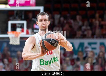 Monaco, Germania. 30 Marzo 2021. Pallacanestro: Eurolega, FC Bayern München - Fenerbahce Istanbul all'Audi Dome. Paul Zipser di Bayern Monaco gioca la palla. Credit: Attias Balk/dpa/Alamy Live News Foto Stock