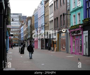 Molto vuoto Carnaby Street durante un blocco Giovedi a marzo Foto Stock