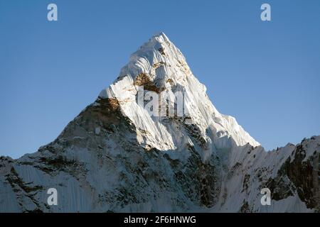 Cima del monte Ama Dablam serale - modo per Everest Campo base - Nepal Foto Stock