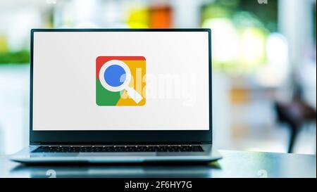 POZNAN, POL - SET 23, 2020: Computer portatile che visualizza il logo di Google Programmable Search Engine, una piattaforma fornita da Google Foto Stock