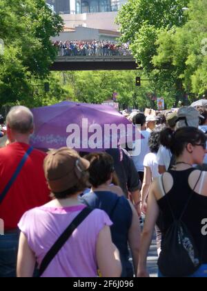 Madrid, Spagna; giugno 19 2011. Massiccia manifestazione a Madrid durante le proteste del 19-J, guidate dal movimento del 15-M. Fotografia scattata il 19 2011 giugno Foto Stock