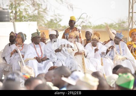 Yoruba OBA durante l'installazione di Otunba Gani Adams come il 15 sono Ona Kankanfo di Yoruba Land a Oyo, Nigeria. Foto Stock