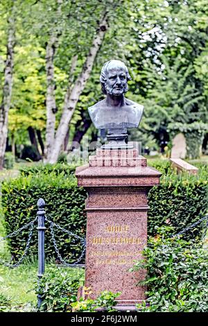 Grab des Pädagogen Adolf Diesterweg a Berlino; Tomba dello studente tedesco Adolf Diesterweg sul cimitero di San Matthaeus a Berlino Foto Stock